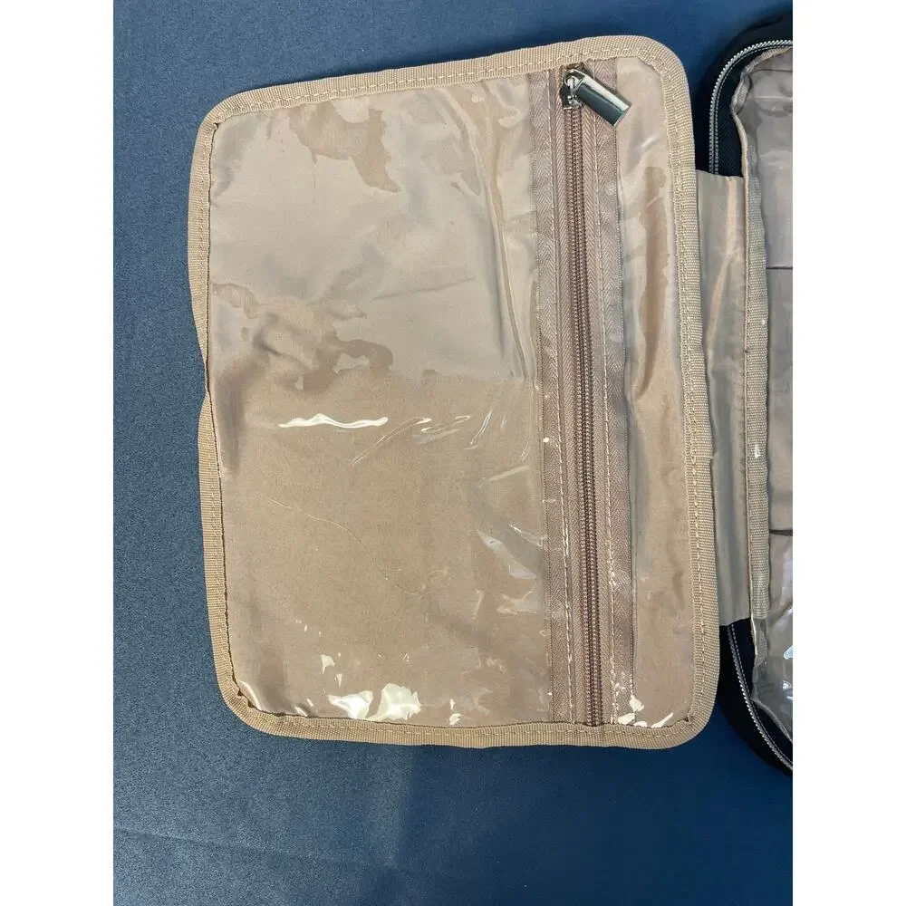 Nishel hanging toiletry